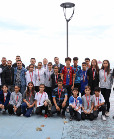 ÇİFTLİKKÖY’DE CUMHURİYET KOŞUSU HEYECANI YAŞANDI