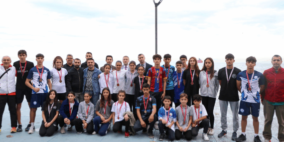 ÇİFTLİKKÖY’DE CUMHURİYET KOŞUSU HEYECANI YAŞANDI 12 ÇİFTLİKKÖY’DE CUMHURİYET KOŞUSU HEYECANI YAŞANDI