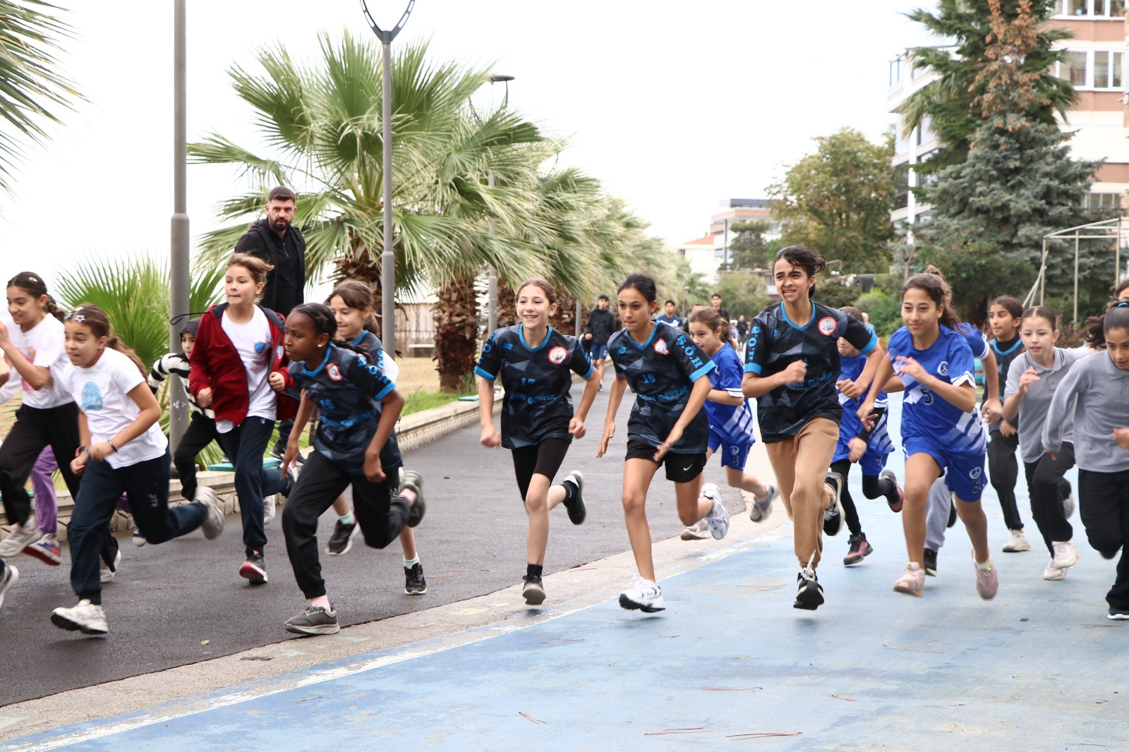 ÇİFTLİKKÖY’DE CUMHURİYET KOŞUSU HEYECANI YAŞANDI 1 ÇİFTLİKKÖY’DE CUMHURİYET KOŞUSU HEYECANI YAŞANDI