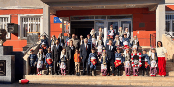 Öğrencilerin Emeği Sergide Işıldadı 22 Öğrencilerin Emeği Sergide Işıldadı