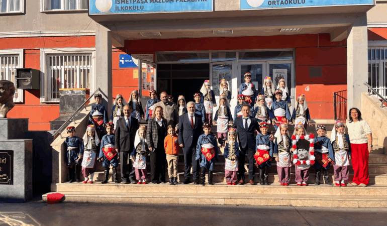 Öğrencilerin Emeği Sergide Işıldadı 6 Öğrencilerin Emeği Sergide Işıldadı