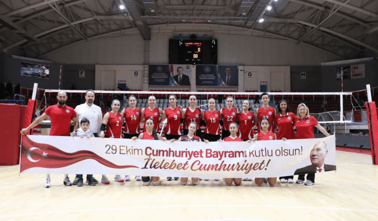 ÇİFTLİKKÖY’ÜN SULTANLARI ‘ES’ VERMEDİ (3-0) 3 ÇİFTLİKKÖY’ÜN SULTANLARI ‘ES’ VERMEDİ (3-0)