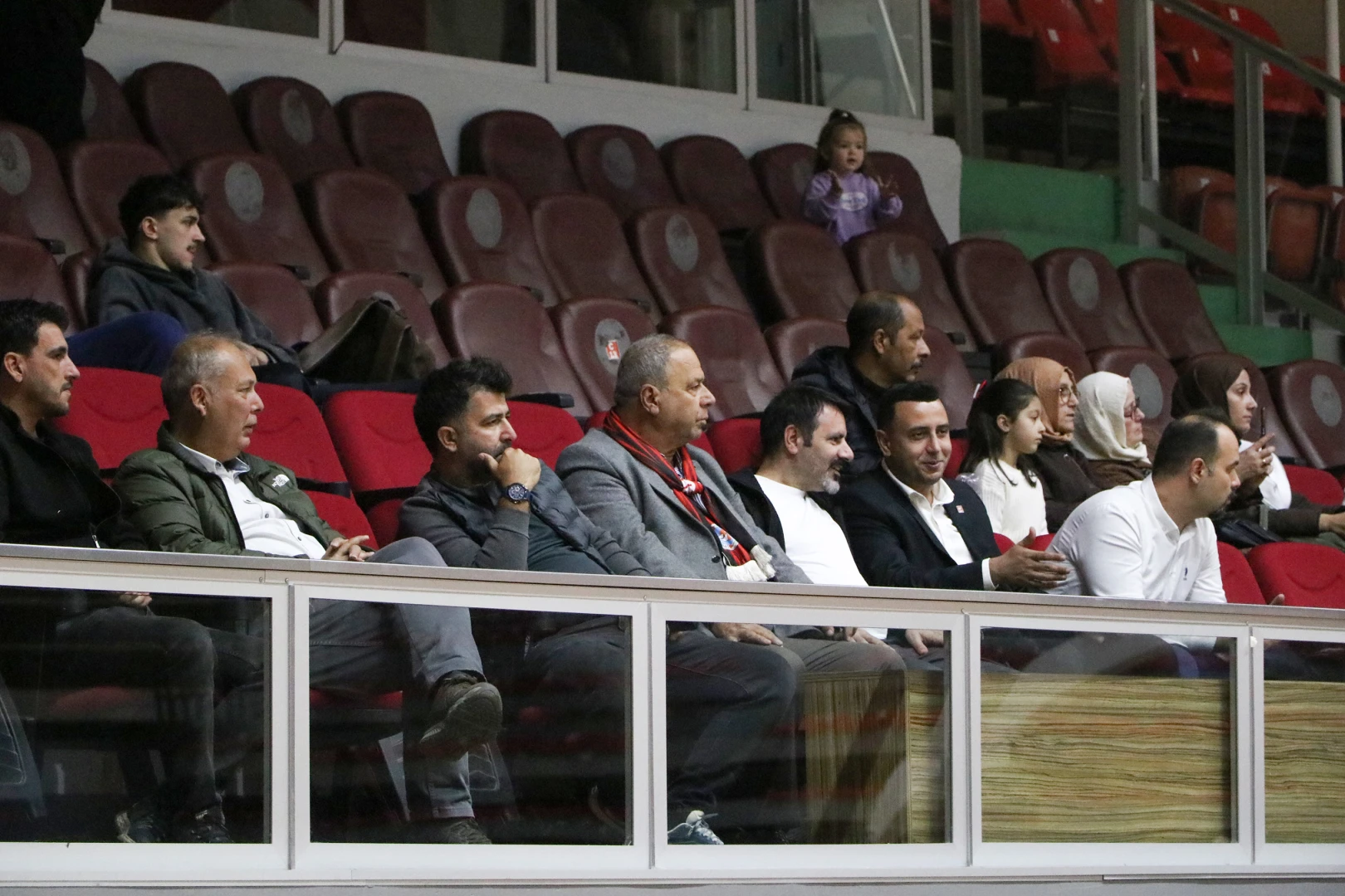 ÇİFTLİKKÖY’ÜN SULTANLARI ‘ES’ VERMEDİ (3-0) 1 ÇİFTLİKKÖY’ÜN SULTANLARI ‘ES’ VERMEDİ (3-0)