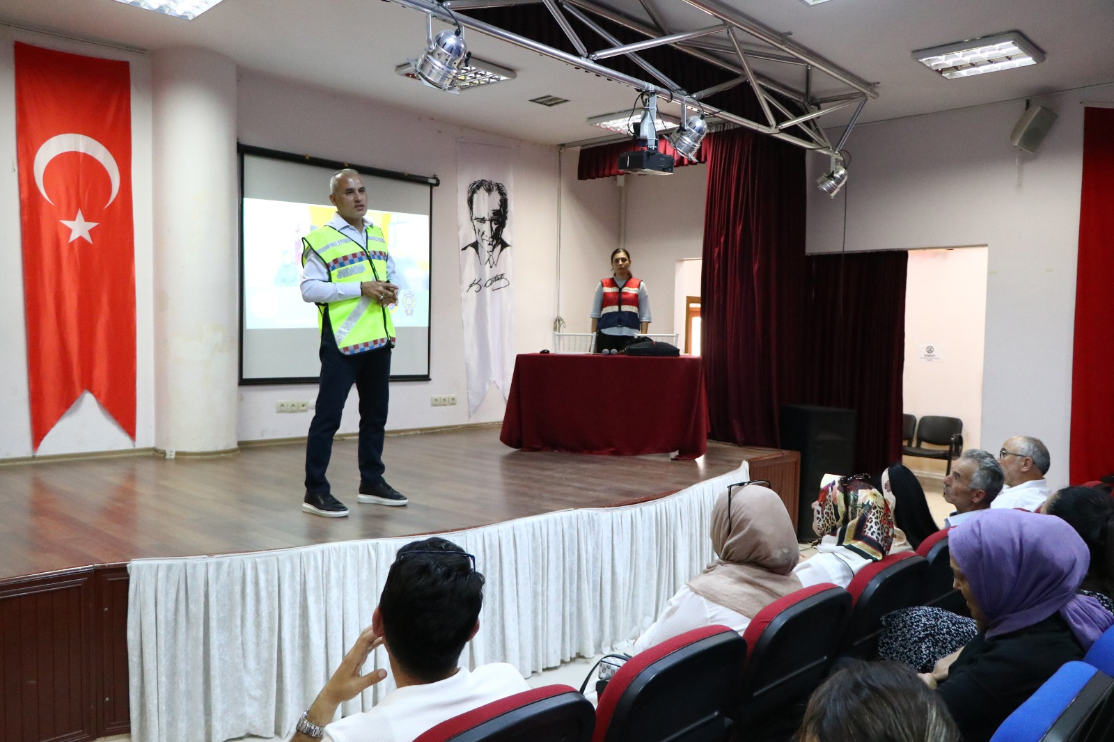 Çiftlikköy’de Kadınlara Yönelik “Narkotik Anne” ve KADES Semineri 6 Kasım’da 5 Çiftlikköy’de Kadınlara Yönelik “Narkotik Anne” ve KADES Semineri 6 Kasım’da