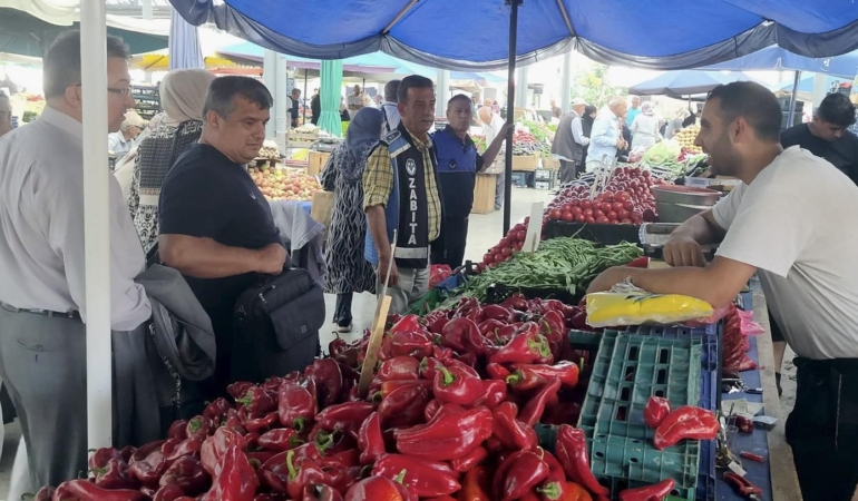 YALOVA BELEDİYESİ HÂL MÜDÜRLÜĞÜ’NDEN PAZAR YERİNDE FATURA VE BELGE DENETİMİ 1 YALOVA BELEDİYESİ HÂL MÜDÜRLÜĞÜ’NDEN PAZAR YERİNDE FATURA VE BELGE DENETİMİ