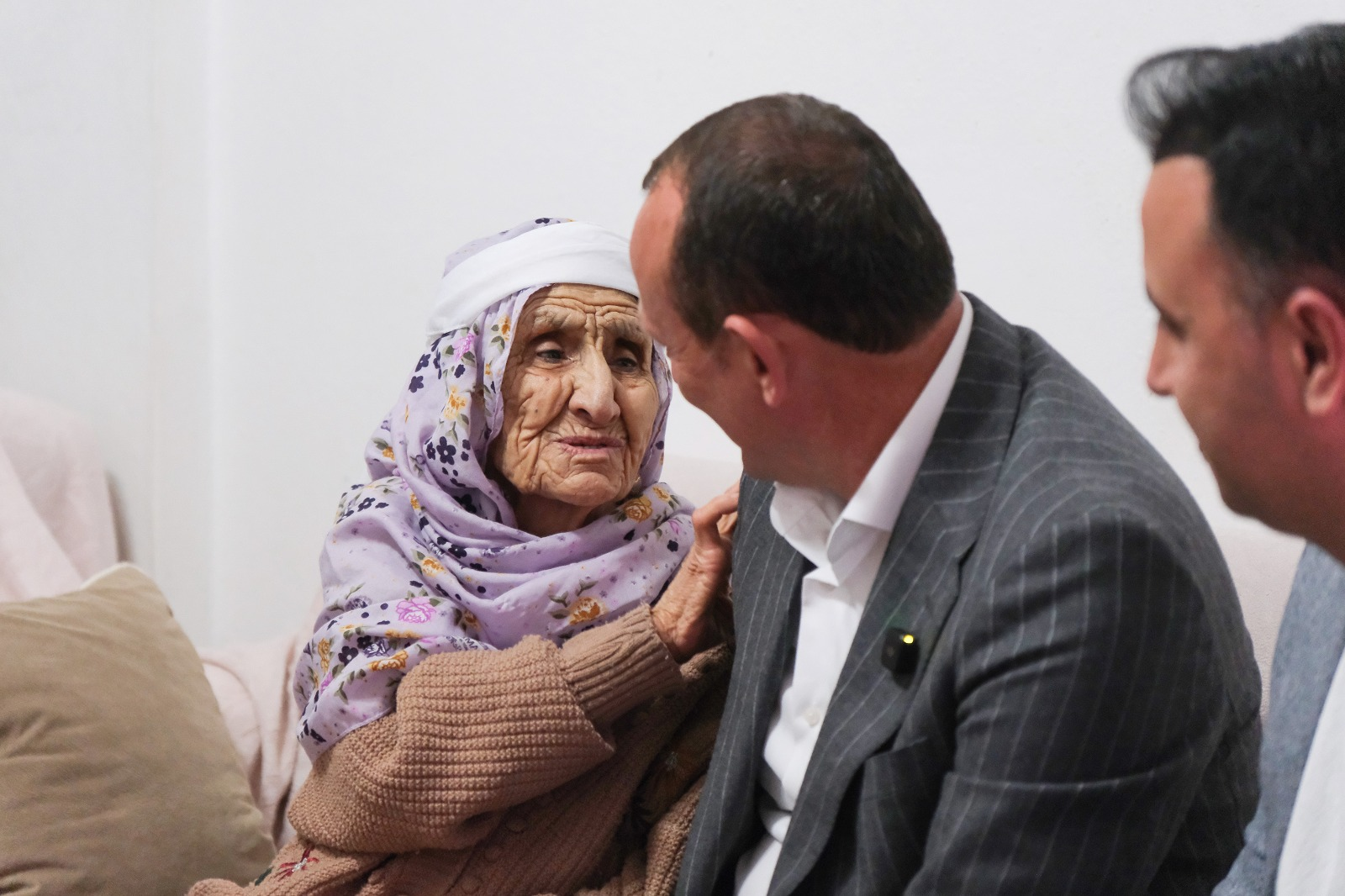 BAŞKAN YELE ÇİFTLİKKÖY’ÜN ASIRLIK ÇINARLARIYLA BULUŞTU
