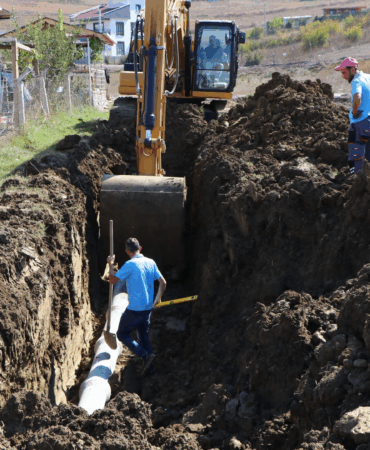 500 EVLER MAHALLESİ’NE YENİ KANALİZASYON HATTI DÖŞENİYOR