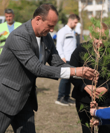 ÇİFTLİKKÖY’DE FİDANLAR ‘YEŞİL VATAN’ İÇİN DİKİLDİ