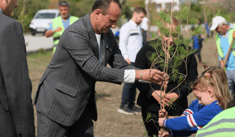 ÇİFTLİKKÖY’DE FİDANLAR ‘YEŞİL VATAN’ İÇİN DİKİLDİ