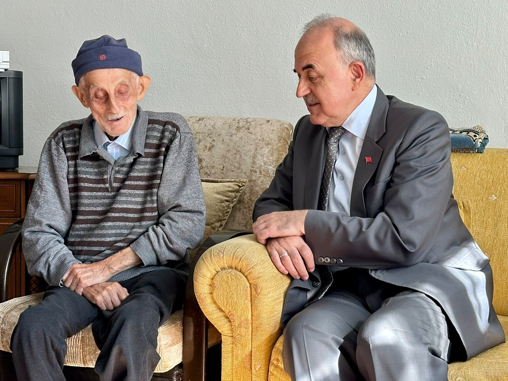 VALİ MUAMMER EROL, YAŞLILAR GÜNÜ’NDE BÜYÜKLERİMİZİ EVLERİNDE ZİYARET ETTİ