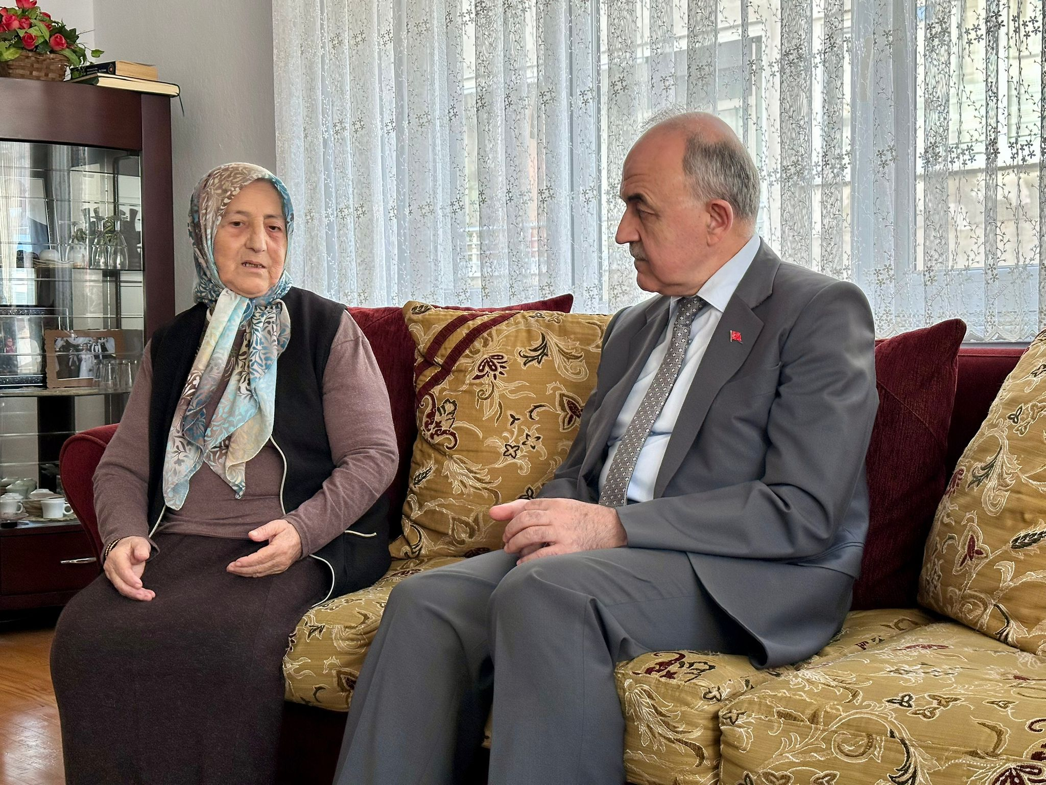 VALİ MUAMMER EROL, YAŞLILAR GÜNÜ’NDE BÜYÜKLERİMİZİ EVLERİNDE ZİYARET ETTİ