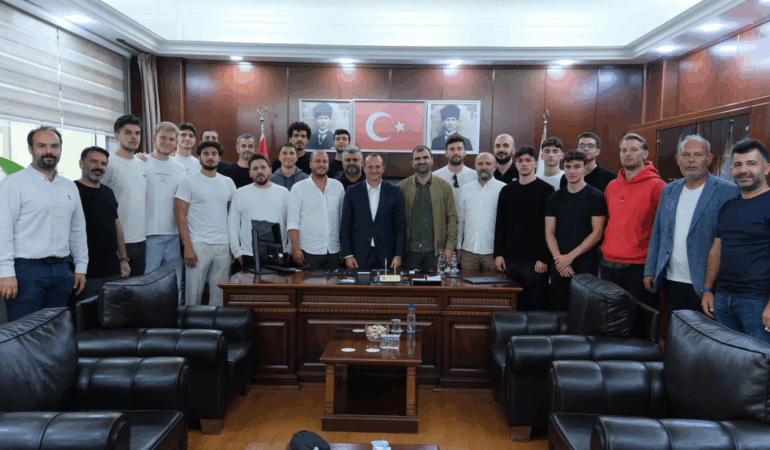 ÇİFTLİKKÖY BELEDİYE’DEN BASKETBOLDA İMZA ŞOV