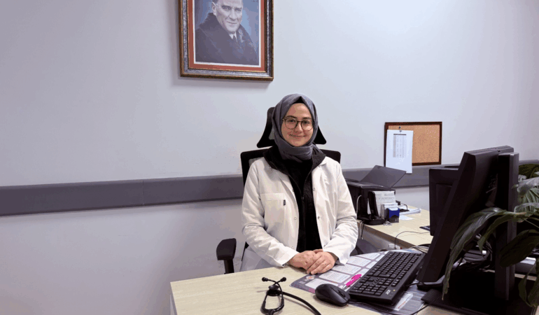 Yalova Eğitim ve Araştırma Hastanesi’ne Yeni Enfeksiyon Hastalıkları Uzmanı Atandı 1 Yalova Eğitim ve Araştırma Hastanesi’ne Yeni Enfeksiyon Hastalıkları Uzmanı Atandı