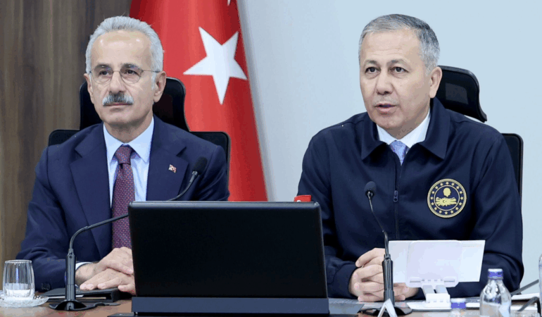 Ordu Valisi Muammer Erol, Bakan Yerlikaya ve Bakan Uraloğlu Başkanlığında Gerçekleşen Trafik Güvenliği Toplantısına Katıldı 1 Ordu Valisi Muammer Erol, Bakan Yerlikaya ve Bakan Uraloğlu Başkanlığında Gerçekleşen Trafik Güvenliği Toplantısına Katıldı