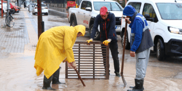 ÇİFTLİKKÖY BELEDİYESİ EKİPLERİ YAĞMUR MESAİSİNDE