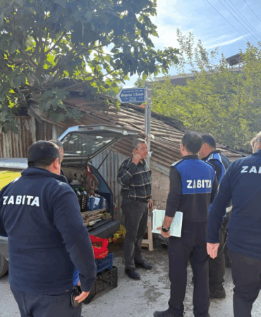 ÇİFTLİKKÖY’DE ZABITADAN SEYYAR SATICILARA MÜDAHALE