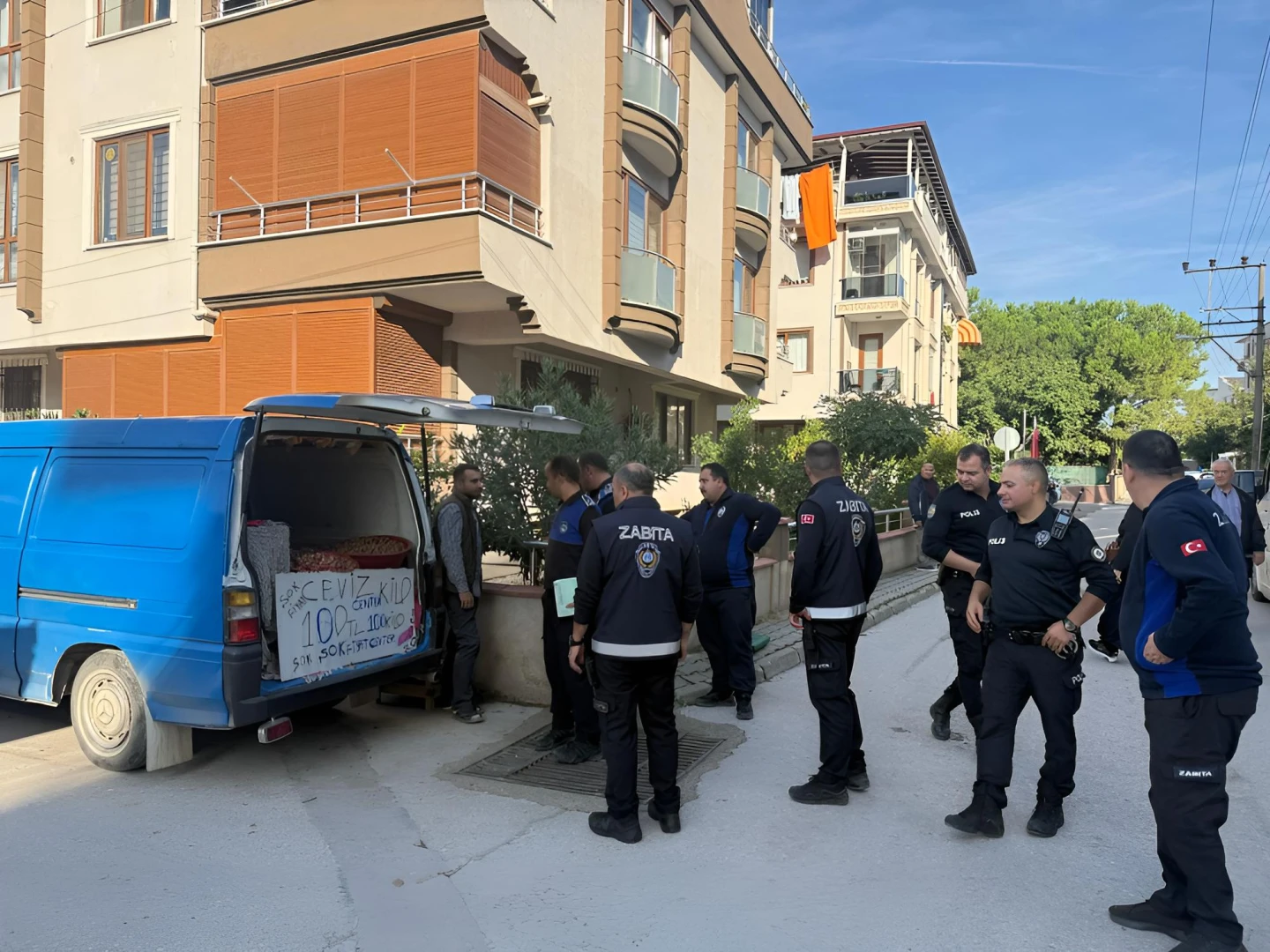 ÇİFTLİKKÖY’DE ZABITADAN SEYYAR SATICILARA MÜDAHALE