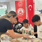 Yalova’da “Ailemle Seramik Atölyesi” ile Aile Bağları Sanatla Güçlendi 8 Yalova’da “Ailemle Seramik Atölyesi” ile Aile Bağları Sanatla Güçlendi