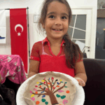 Yalova’da “Ailemle Seramik Atölyesi” ile Aile Bağları Sanatla Güçlendi 9 Yalova’da “Ailemle Seramik Atölyesi” ile Aile Bağları Sanatla Güçlendi