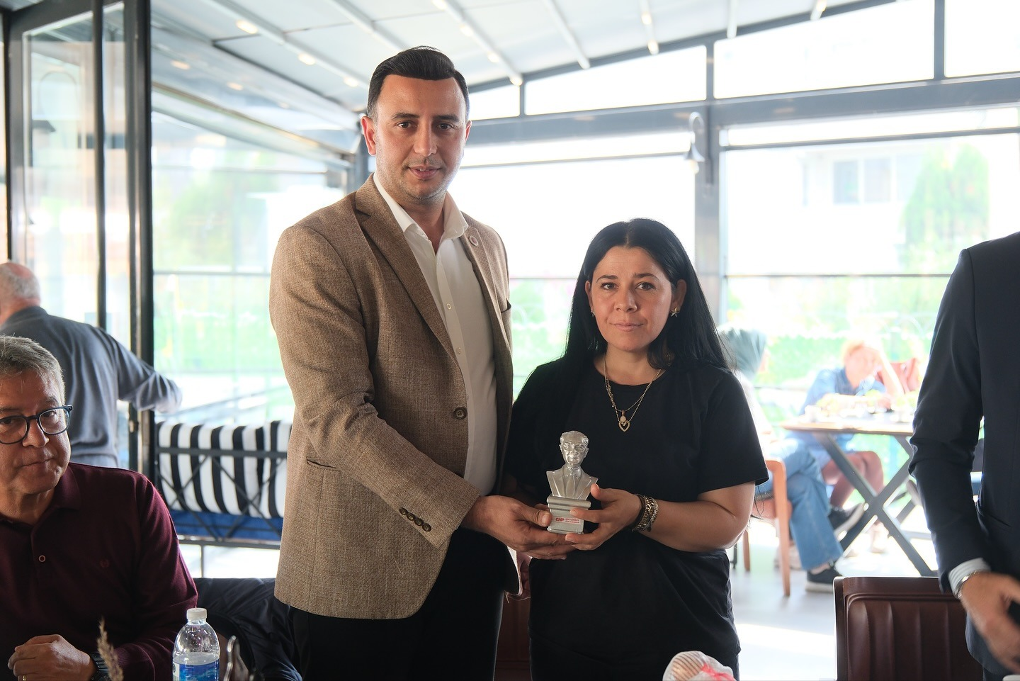 BAŞKAN YELE, ÇİFTLİKKÖY’DEKİ MUHTARLARLA BİR ARAYA GELDİ