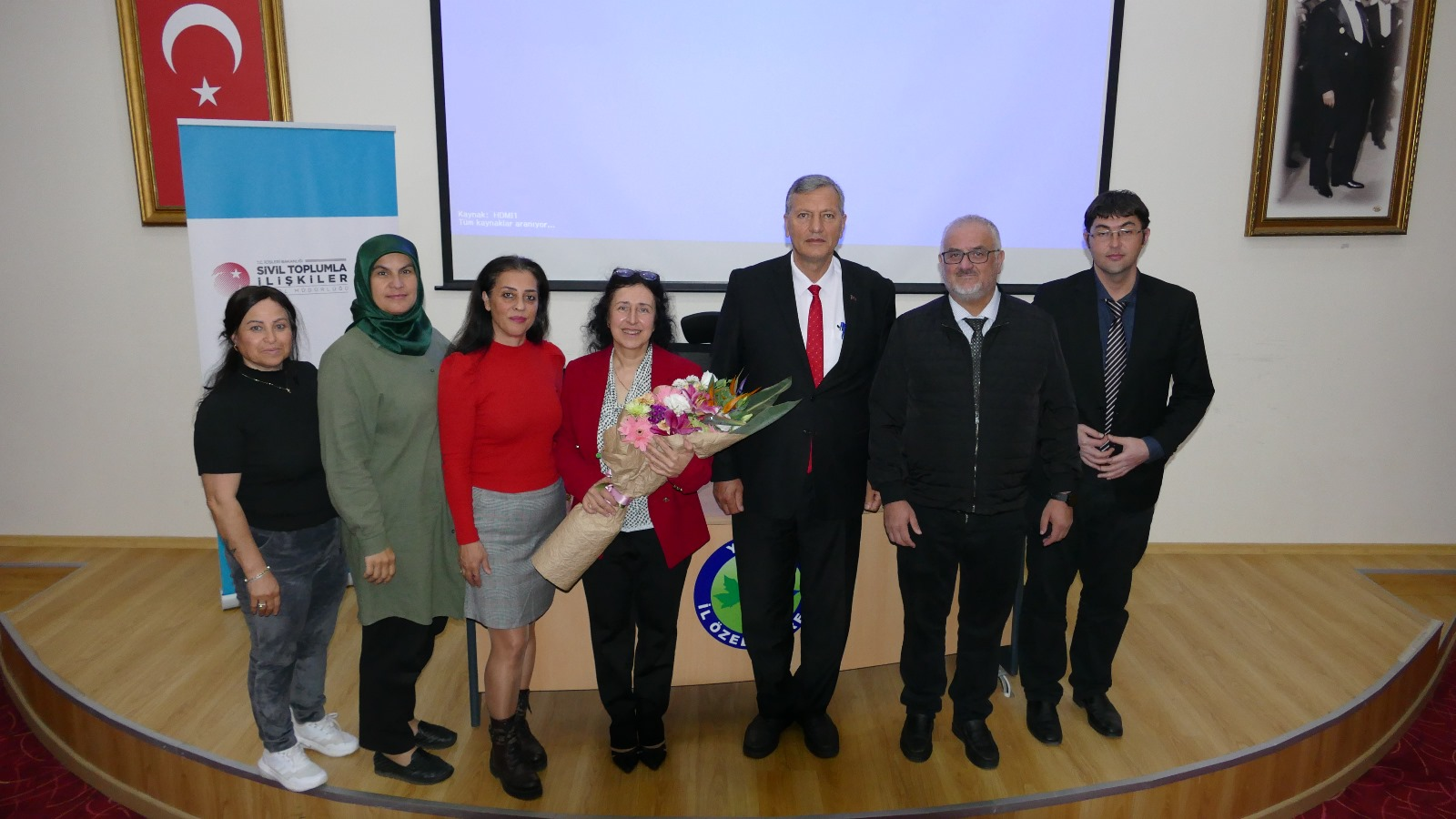 YALOVA’DA “KADINA YÖNELİK ŞİDDETLE MÜCADELE POLİTİKALARI” KONFERANSI DÜZENLENDİ