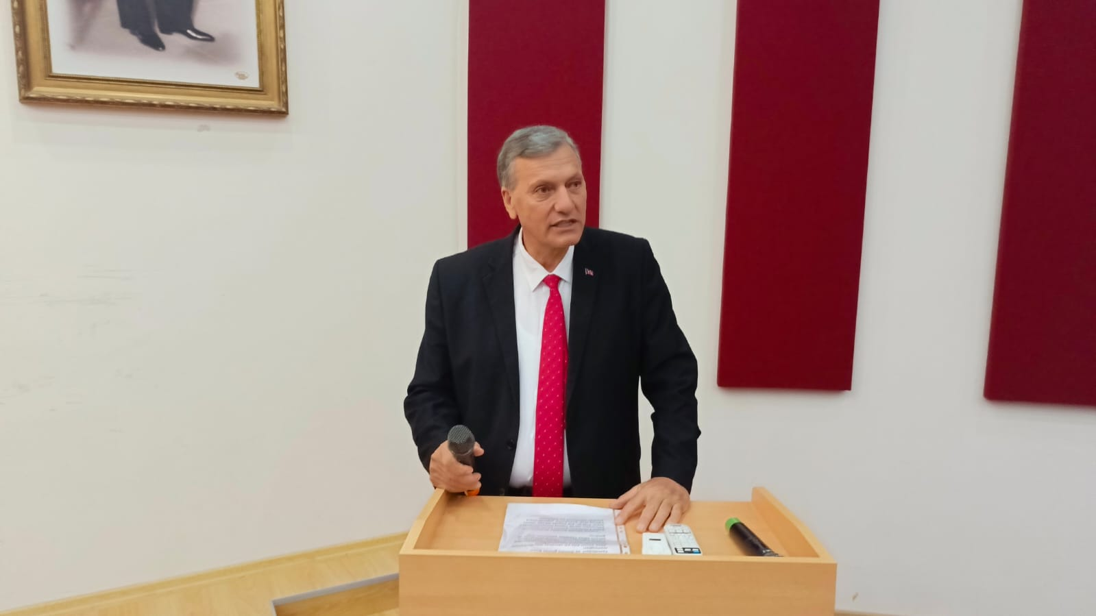YALOVA’DA “KADINA YÖNELİK ŞİDDETLE MÜCADELE POLİTİKALARI” KONFERANSI DÜZENLENDİ