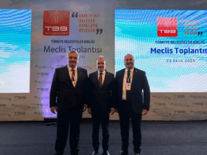 Çınarcık Belediye Başkanı Avni Kurt, Türkiye Belediyeler Birliği Toplantısına Katıldı