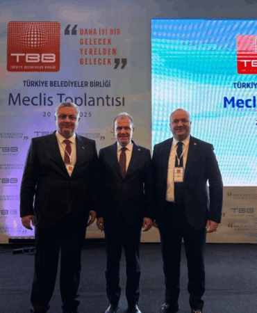 Çınarcık Belediye Başkanı Avni Kurt, Türkiye Belediyeler Birliği Toplantısına Katıldı