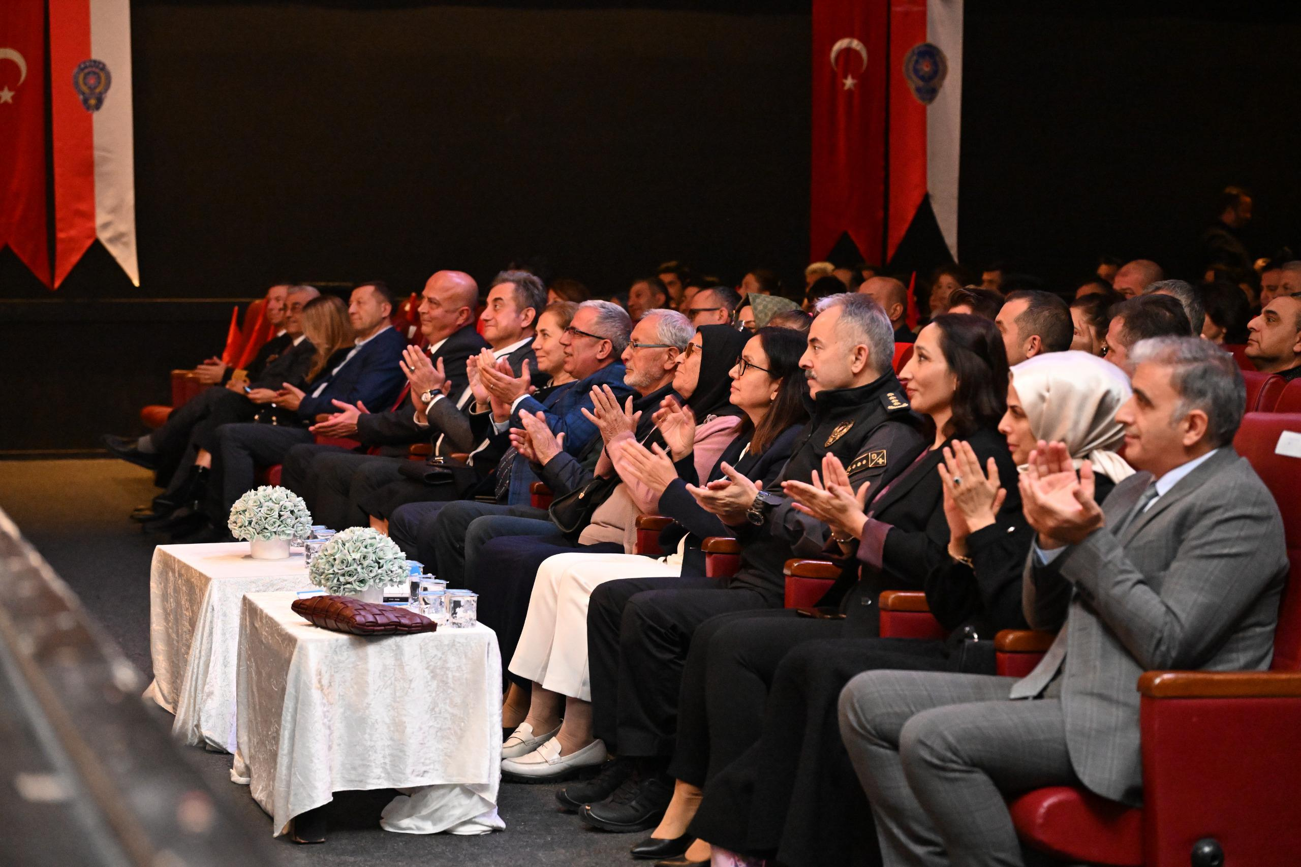 Görevde Ciddiyet, Sanatta İncelik! Polis Korosu Yalova’da Unutulmaz Bir Geceye İmza Attı