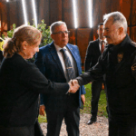 Görevde Ciddiyet, Sanatta İncelik! Polis Korosu Yalova’da Unutulmaz Bir Geceye İmza Attı 15 Görevde Ciddiyet, Sanatta İncelik! Polis Korosu Yalova’da Unutulmaz Bir Geceye İmza Attı