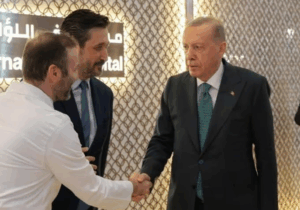 MHP Yalova İl Başkanı Ahmet İhsan Güldoğan’ın Oğlu Dr. Cem Emir Güldoğan, Cumhurbaşkanı Erdoğan’ı Katar’da Karşıladı