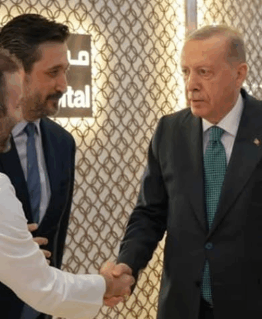 MHP Yalova İl Başkanı Ahmet İhsan Güldoğan’ın Oğlu Dr. Cem Emir Güldoğan, Cumhurbaşkanı Erdoğan’ı Katar’da Karşıladı