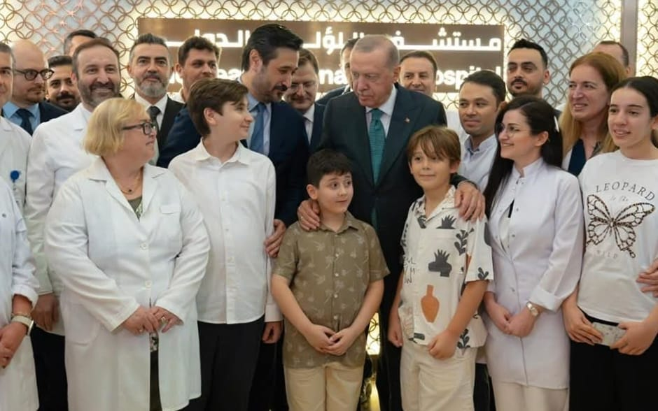 MHP Yalova İl Başkanı Ahmet İhsan Güldoğan’ın Oğlu Dr. Cem Emir Güldoğan, Cumhurbaşkanı Erdoğan’ı Katar’da Karşıladı