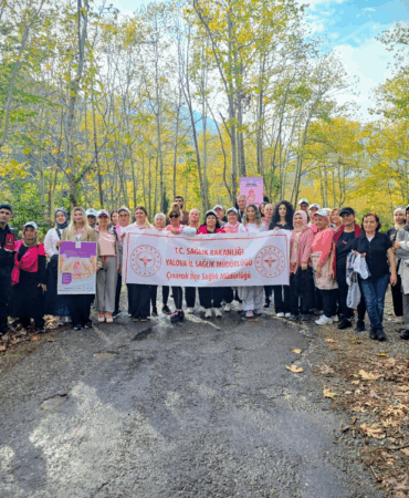 Çınarcık’ta Meme Kanserine Dikkat Çekmek İçin “Pembe” Doğa Yürüyüşü Düzenlendi