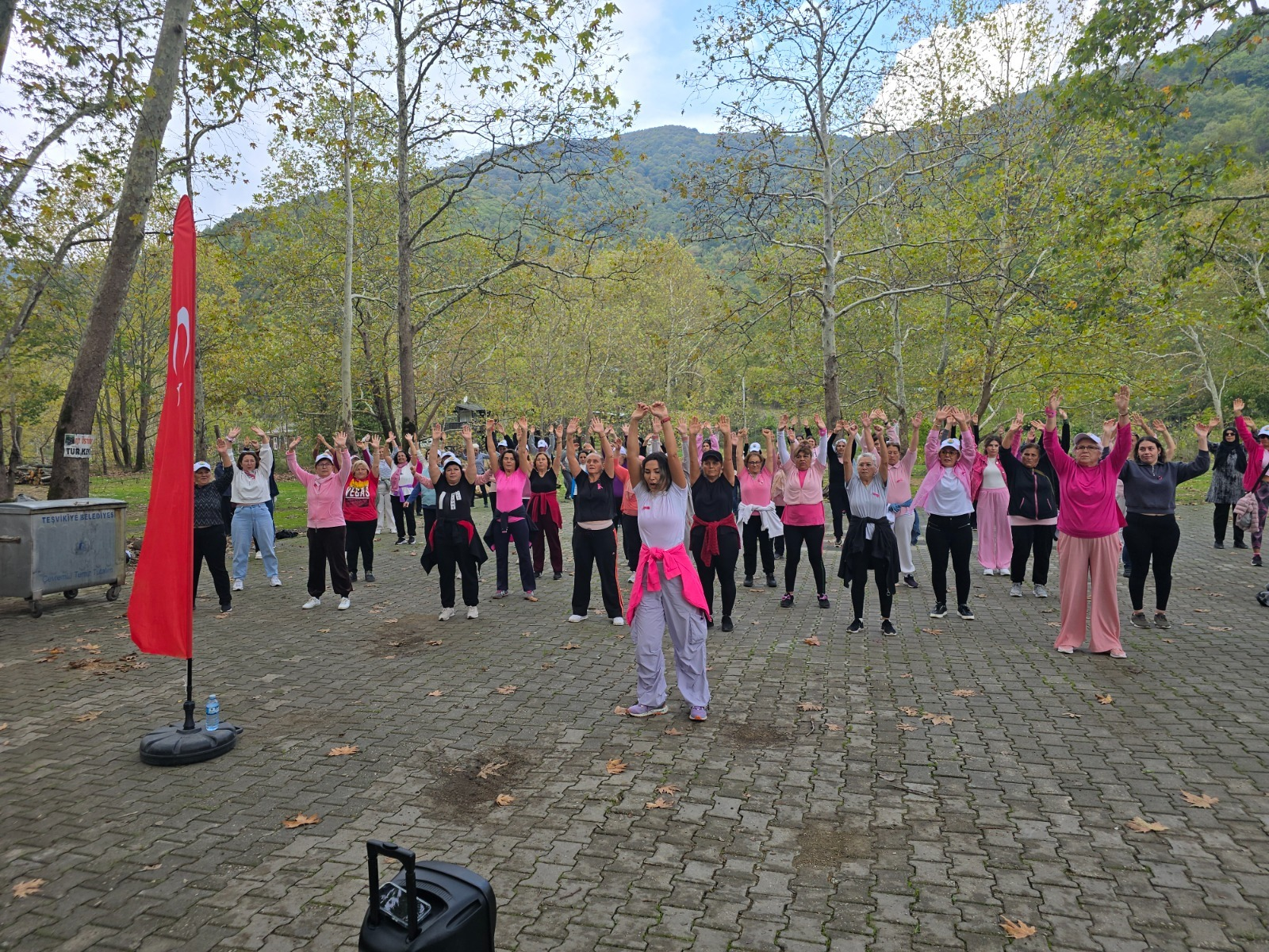 Çınarcık’ta Meme Kanserine Dikkat Çekmek İçin “Pembe” Doğa Yürüyüşü Düzenlendi