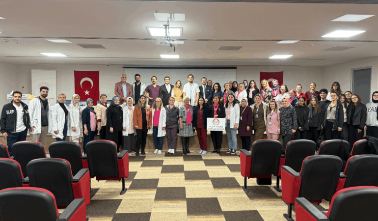 Yalova Eğitim ve Araştırma Hastanesi’nde Meme Kanseri Farkındalık Semineri Düzenlendi 6 Yalova Eğitim ve Araştırma Hastanesi’nde Meme Kanseri Farkındalık Semineri Düzenlendi