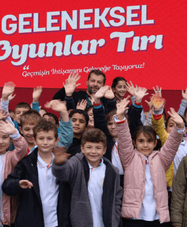 “Geleneksel Oyunlar Tırı” Yalova’da Coşkuyla Karşılandı Yalovalılar geçmişin kültürel mirasını yeniden yaşadı