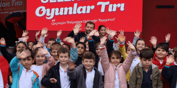 “Geleneksel Oyunlar Tırı” Yalova’da Coşkuyla Karşılandı Yalovalılar geçmişin kültürel mirasını yeniden yaşadı 17 “Geleneksel Oyunlar Tırı” Yalova’da Coşkuyla Karşılandı Yalovalılar geçmişin kültürel mirasını yeniden yaşadı
