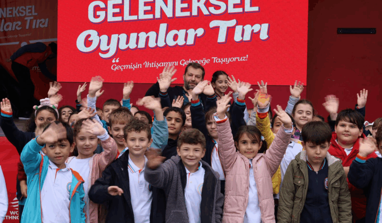 “Geleneksel Oyunlar Tırı” Yalova’da Coşkuyla Karşılandı Yalovalılar geçmişin kültürel mirasını yeniden yaşadı