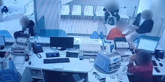 Yalova Polisi, 16 Milyon Liralık Dolandırıcılık Çetesini Çökertti: 21 Şüpheli Yakalandı 15 Yalova Polisi, 16 Milyon Liralık Dolandırıcılık Çetesini Çökertti: 21 Şüpheli Yakalandı
