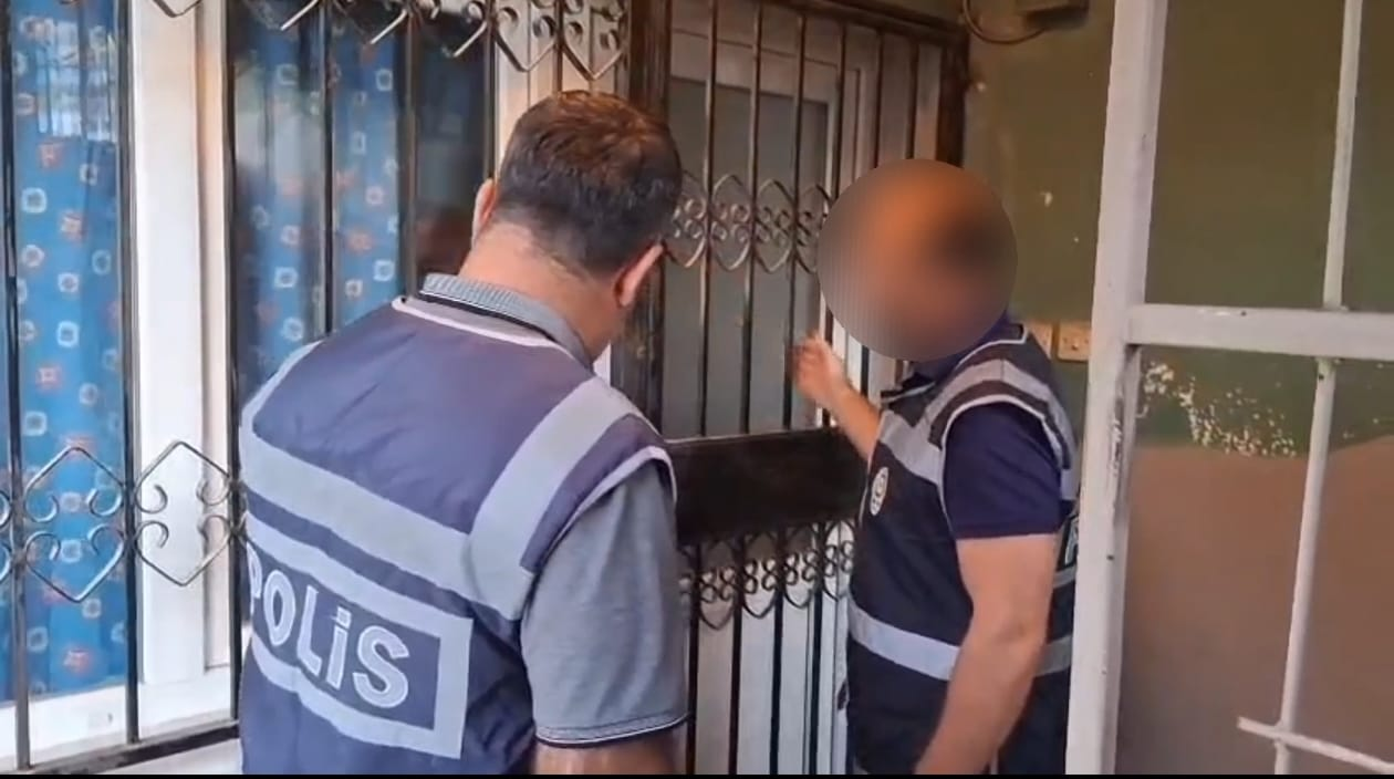 Yalova Polisi, 16 Milyon Liralık Dolandırıcılık Çetesini Çökertti: 21 Şüpheli Yakalandı 1 Yalova Polisi, 16 Milyon Liralık Dolandırıcılık Çetesini Çökertti: 21 Şüpheli Yakalandı