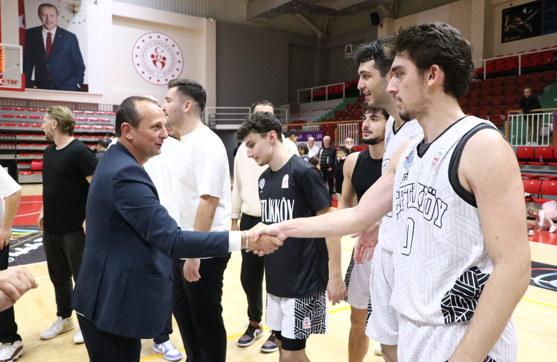 Potada Çiftlikköy'den Akhisar Zaferi 68-63 5 Potada Çiftlikköy'den Akhisar Zaferi 68-63