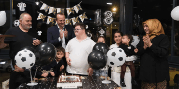 BAŞKAN YELE’DEN HAMZA’YA DOĞUM GÜNÜ SÜRPRİZİ 6 BAŞKAN YELE’DEN HAMZA’YA DOĞUM GÜNÜ SÜRPRİZİ