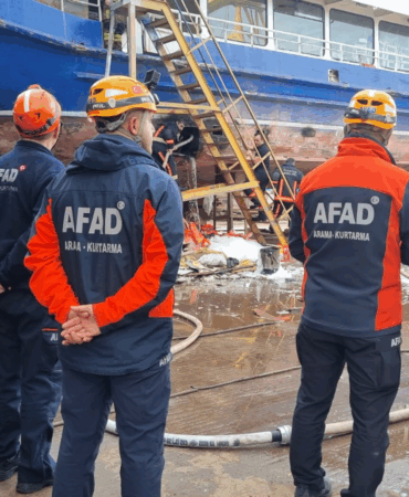 ALTINOVA’DA TERSANEDE GEMİ YANGINI KORKUTTU: EKİPLERİN HIZLI MÜDAHALESİYLE FACİA ÖNLENDİ