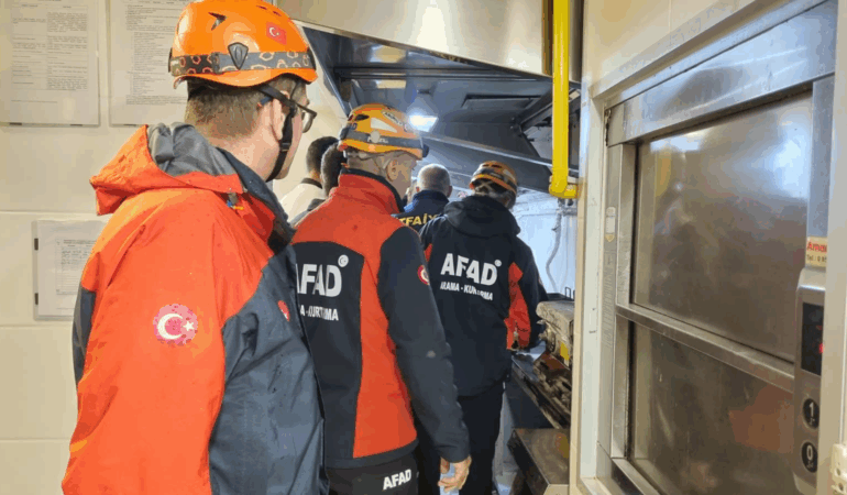 Termal’de TBMM Oteli’nde Korkutan Yangın: Kızgın Yağ Tutuştu, Ekipler Anında Müdahale Etti 1 Termal’de TBMM Oteli’nde Korkutan Yangın: Kızgın Yağ Tutuştu, Ekipler Anında Müdahale Etti