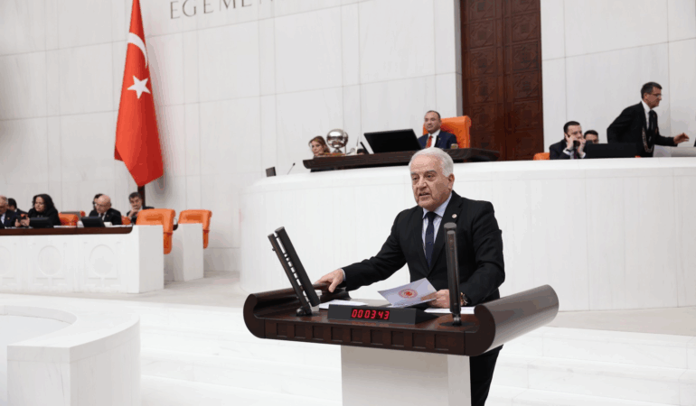 TAHSİN BECAN’DAN 29 EKİM MESAJI: “CUMHURİYET BAĞIMSIZLIKTIR, MİLLETİN EGEMENLİĞİDİR”