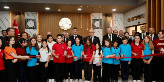 Vali Muammer Erol, “Cumhuriyetimizin Kazanımları” Resim Sergisinin Açılışını Gerçekleştirdi 11 Vali Muammer Erol, “Cumhuriyetimizin Kazanımları” Resim Sergisinin Açılışını Gerçekleştirdi