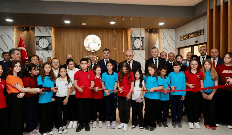 Vali Muammer Erol, “Cumhuriyetimizin Kazanımları” Resim Sergisinin Açılışını Gerçekleştirdi