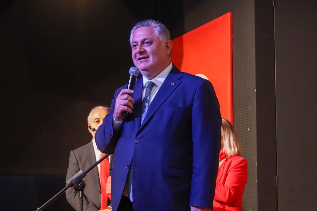 YALOVA’DA CUMHURİYET’İN 102. YILI TÜRKÜLERLE KUTLANDI 5 YALOVA’DA CUMHURİYET’İN 102. YILI TÜRKÜLERLE KUTLANDI