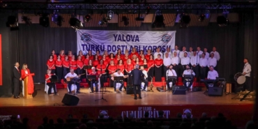 YALOVA’DA CUMHURİYET’İN 102. YILI TÜRKÜLERLE KUTLANDI